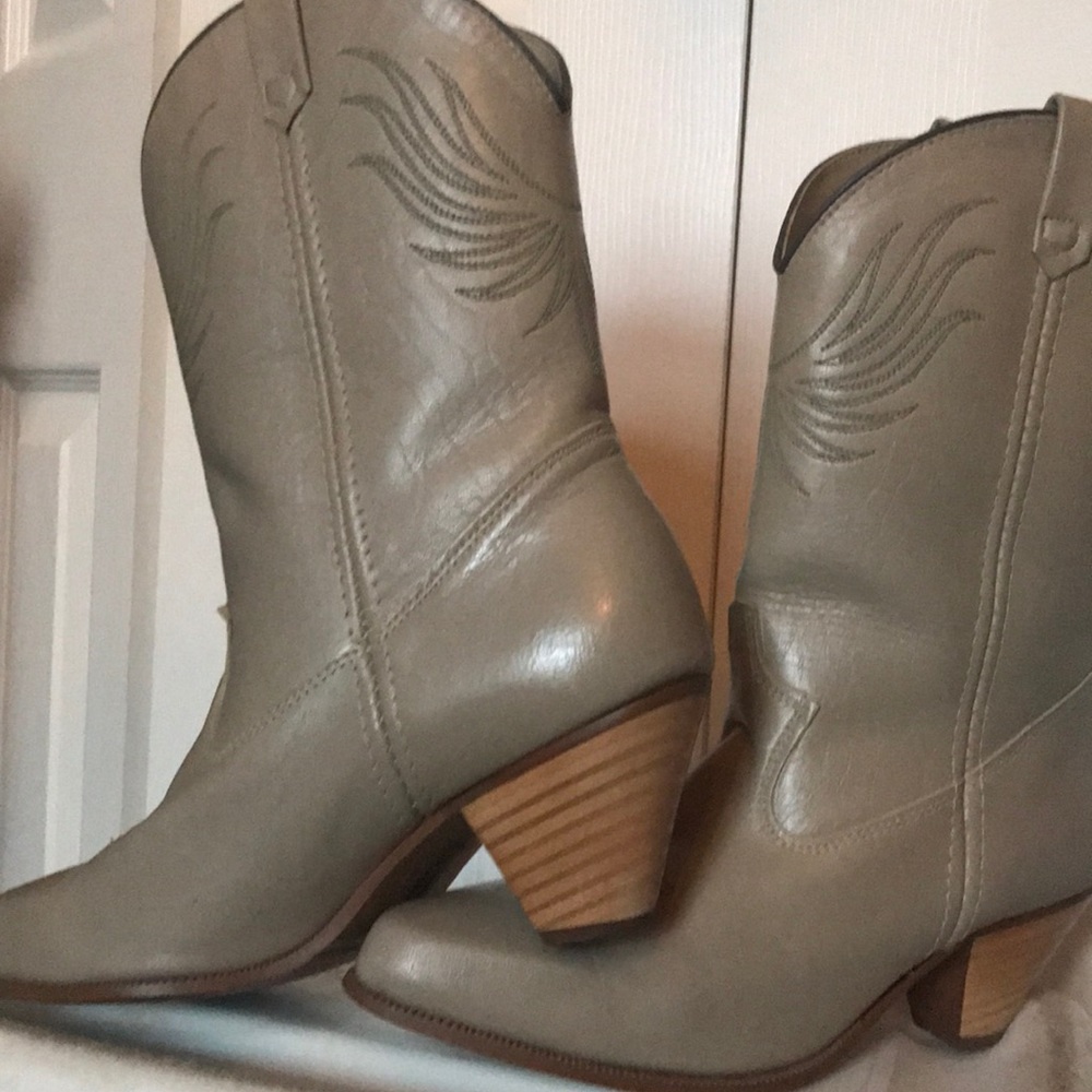 New boots, great condition